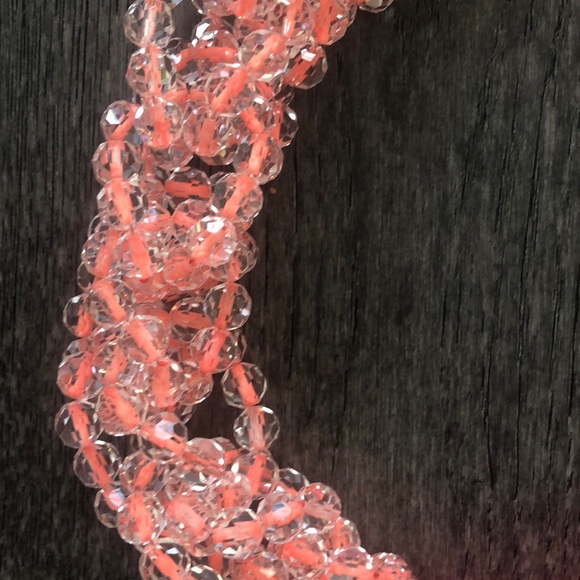 Kate Spade pink the bead goes on the necklace - Picture 4 of 9